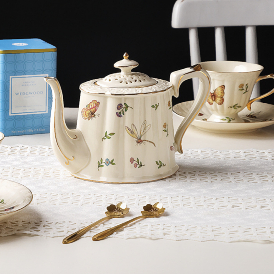 Isabella Royal French Retro Teapot and Cup Saucer / Coffee Cup Set / English British Breakfast Coffe