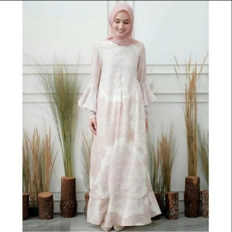 Belle Dress - Wearing Klamby