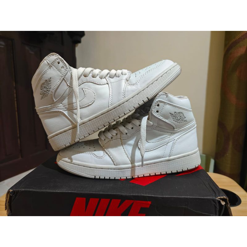 AJ 1 MID TRIPLE WHITE