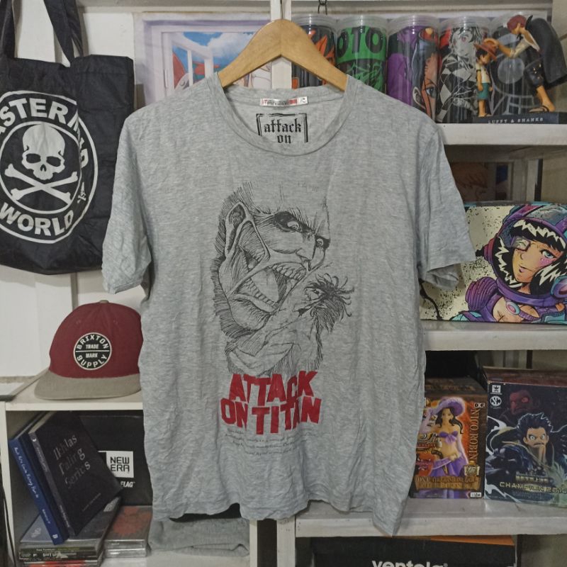 KAOS  ANIME AOT / ATTACK ON TITAN x UNIQLO SECOND
