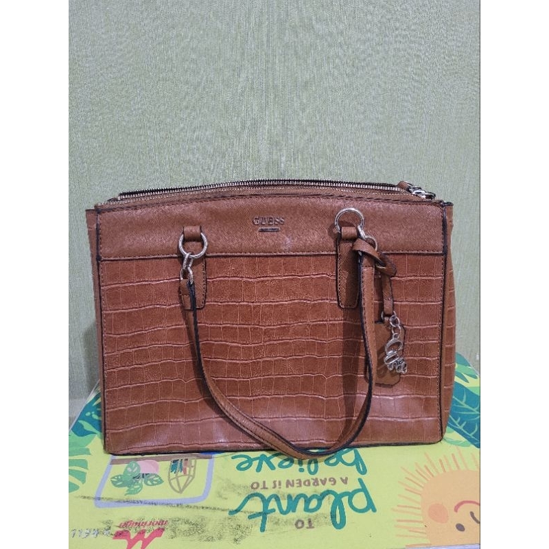 guess preloved- tas guess preloved