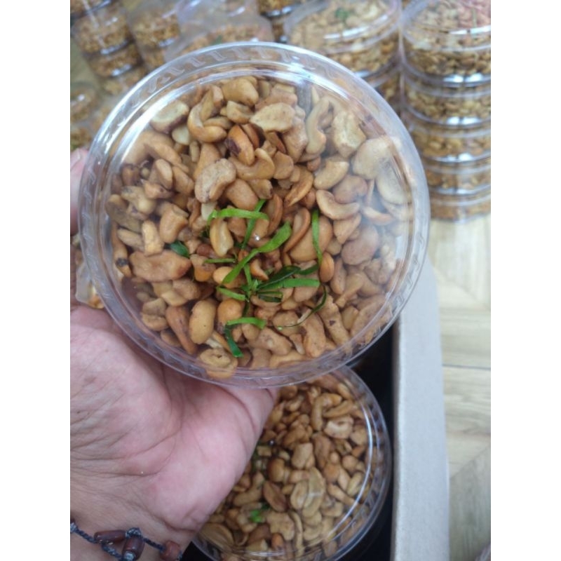 

Kacang Mede Patahan / Mete Pecahan 200 Gr Toples Termurah