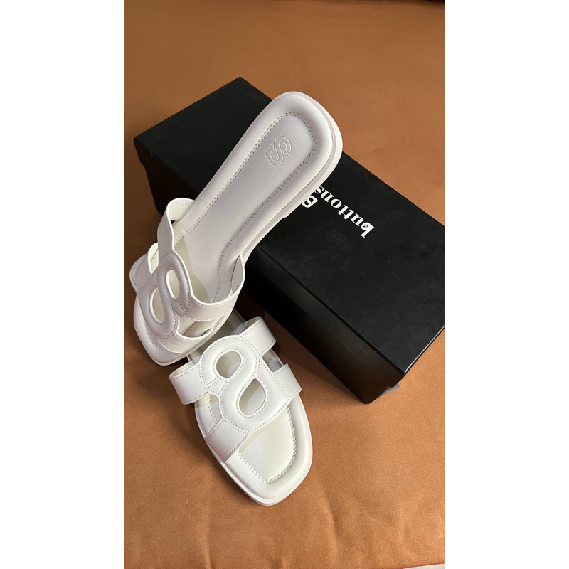 SANDAL BUTTONSCARVES NEW