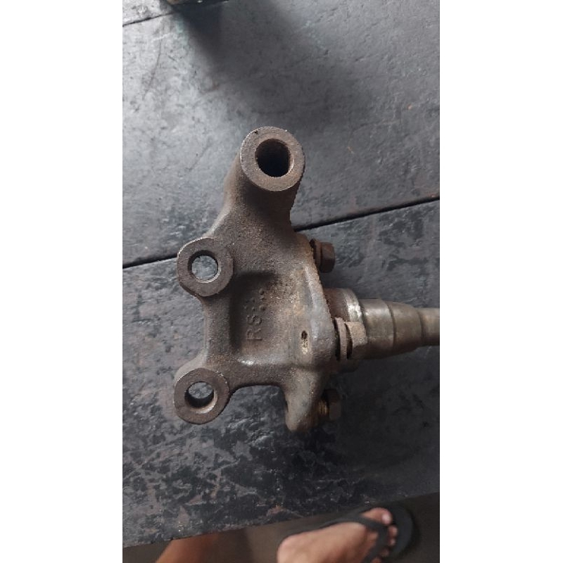 Knukle Belakang FORD LASER Original