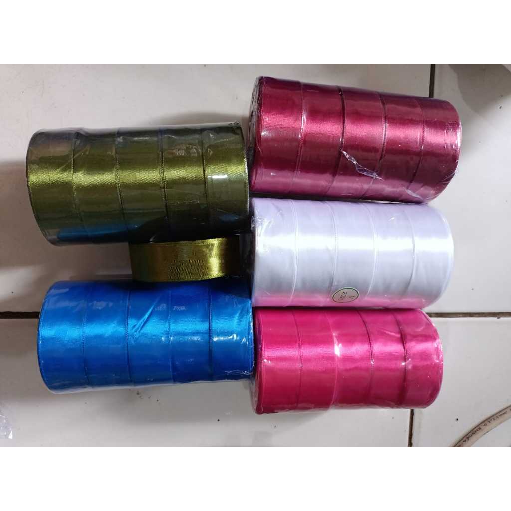 

Pita Gulung Satin Besar 2.5cm (1roll) / 1