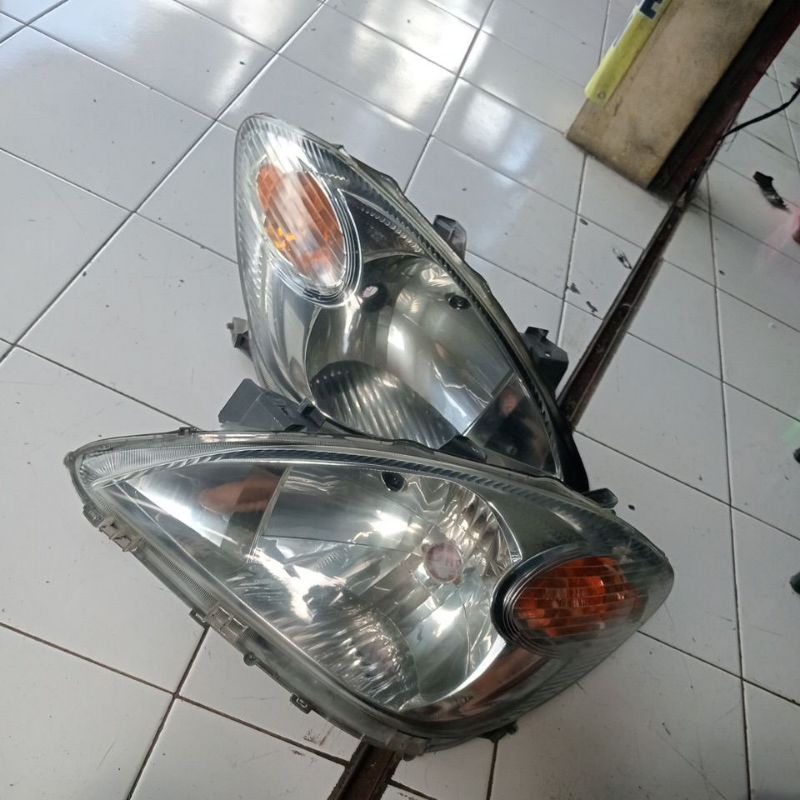 headlamp Avanza  Xenia vvti 2010