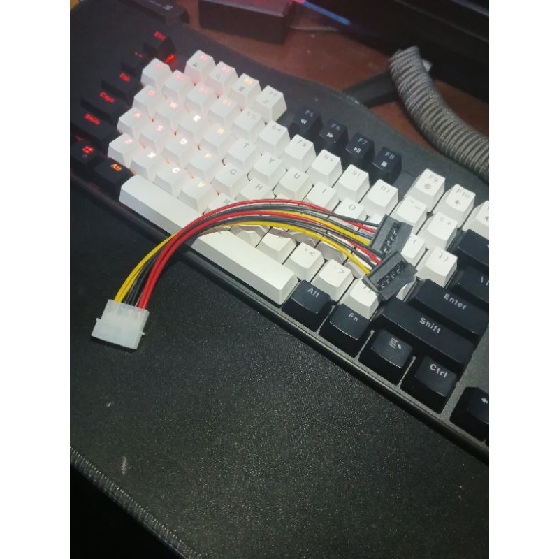 Kabel Sata Cabang/Kabel power sata 4 pin To 2 sata