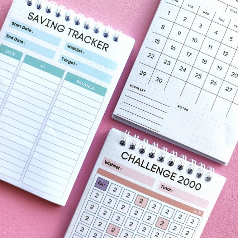 

TERMURAH MINI SAVING BOOK CHALLENGE A6 FULL COLOR (32 LEMBAR + 10 LEMBAR KOSONG)