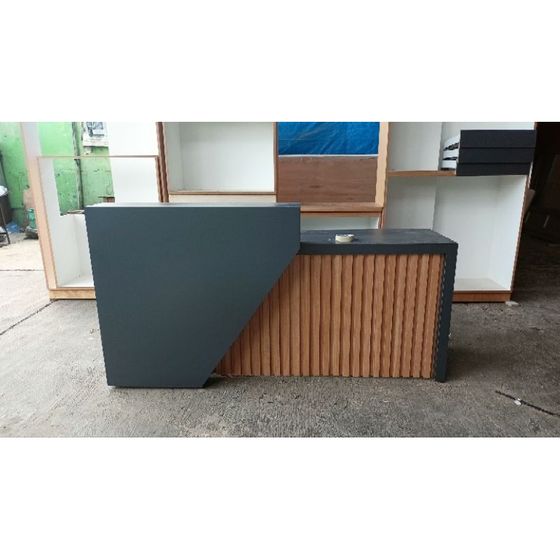 Meja Receptionist Premium Bahan Kayu Plywood Blockboard Finishing luar Hpl Taco dan dalam Melamin pu