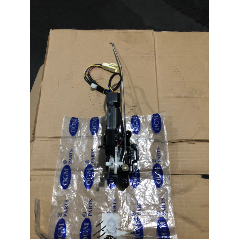 DOOR LOCK PINTU BAGASI INNOVA/ALL NEW INNOVA 04-15