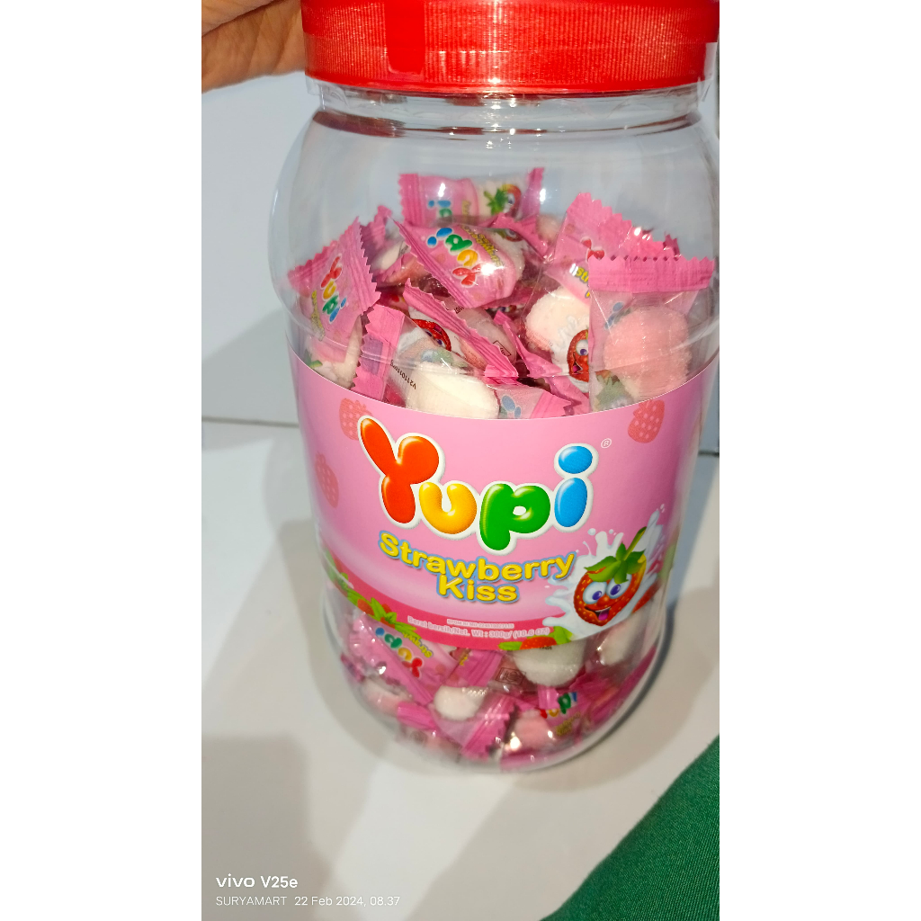 

Yupi strawberry kiss 300g