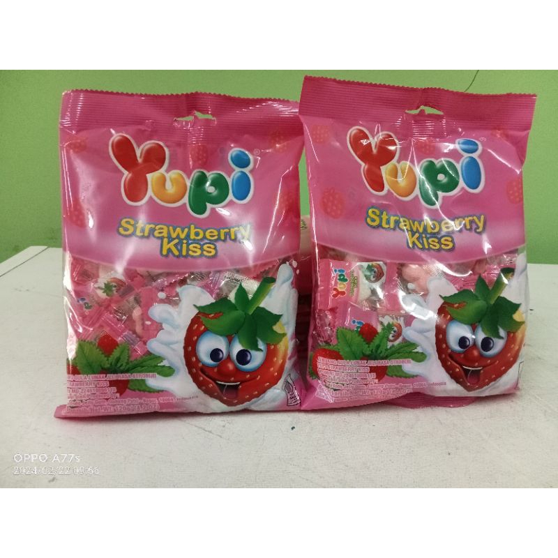 

Yupi Strawberry Kiss