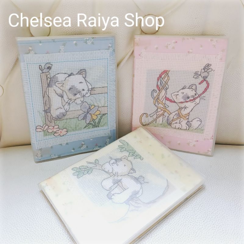 

Notes Buku Catatan Mini Cover Kristik Cross Stitch 9,5x13cm Motif Kucing Grey Cat 60 Lembar