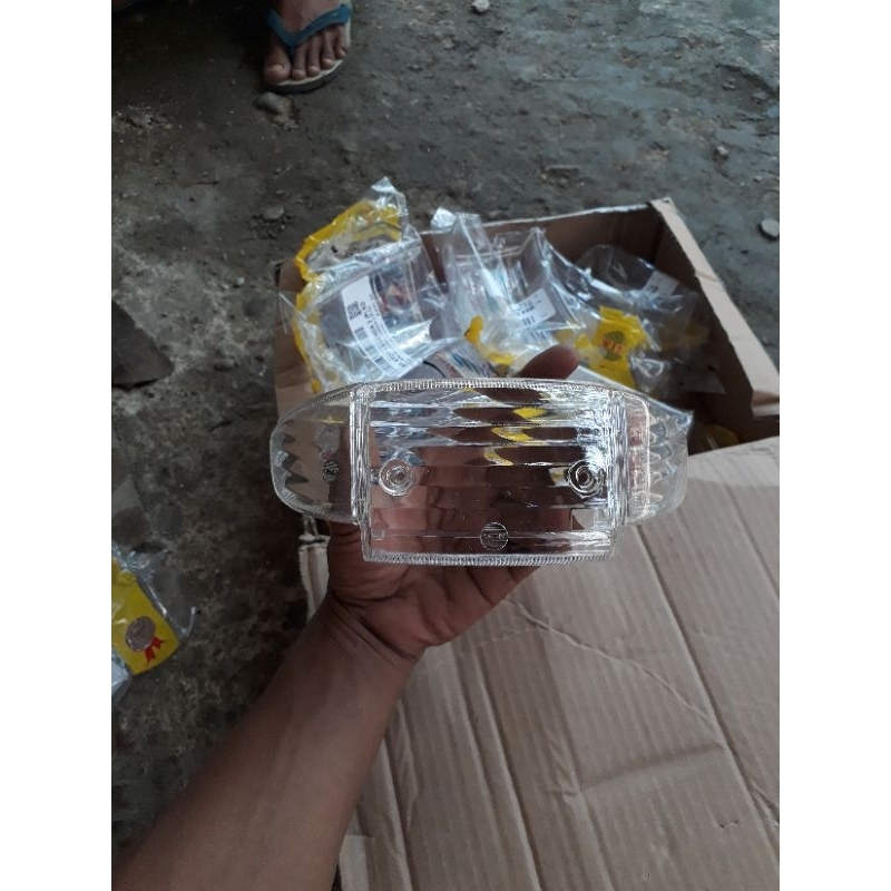 Mika lampu belakang astrea grand legenda.Kaca Mika lampu stop belakang astrea grand legenda bening