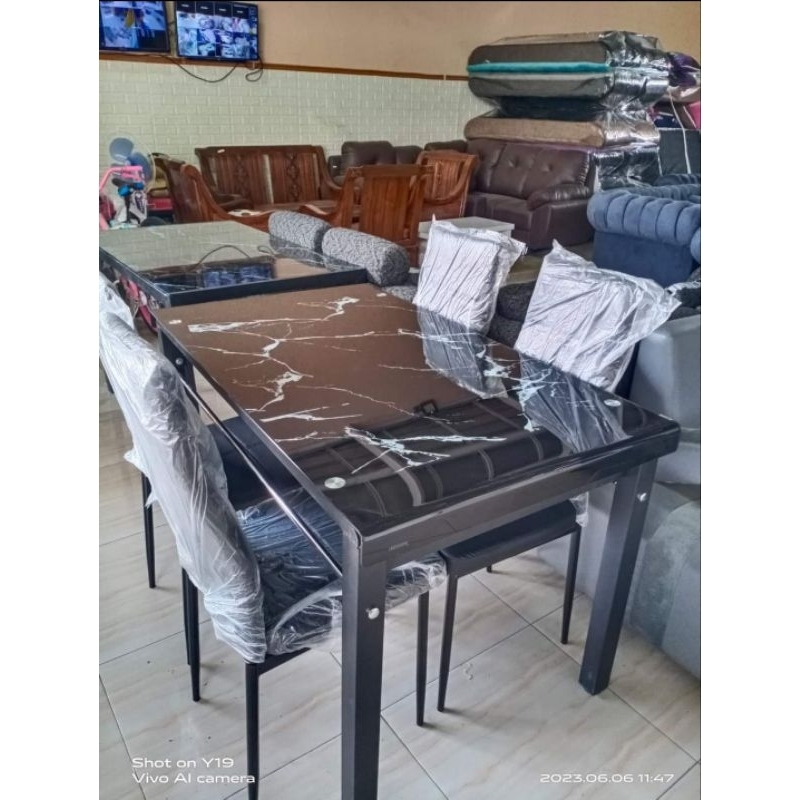 Meja Makan Kaca Tempered Glass Importa Motif Marble Marmer Hitam dan Putih