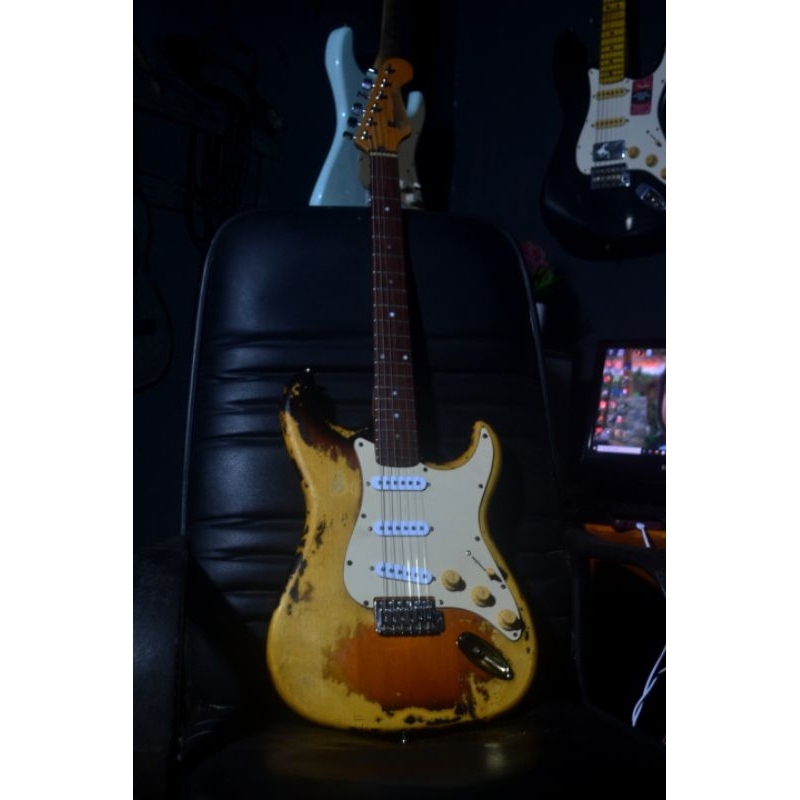 Gitar Listrik Gitar Elektrik Fender stratocaster Relic Vintage