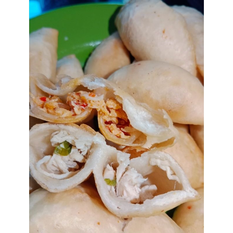 

cireng isi ayam suwir pedas/tidak pedas 1 bungkus isi 8pcs