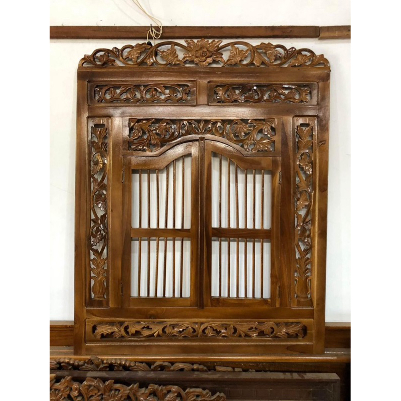 Cermin krepyak jati ukir