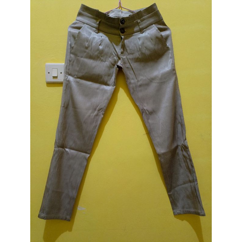 preloved celana kerja licin slim fit mengkilat gold nyaman dipakai