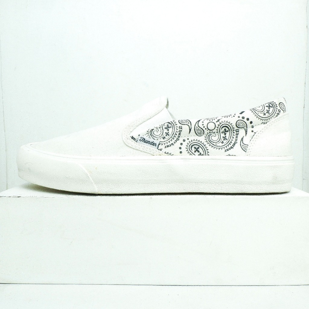 Sepatu Slip On Thunder Bear Voltaire Paisley Off White