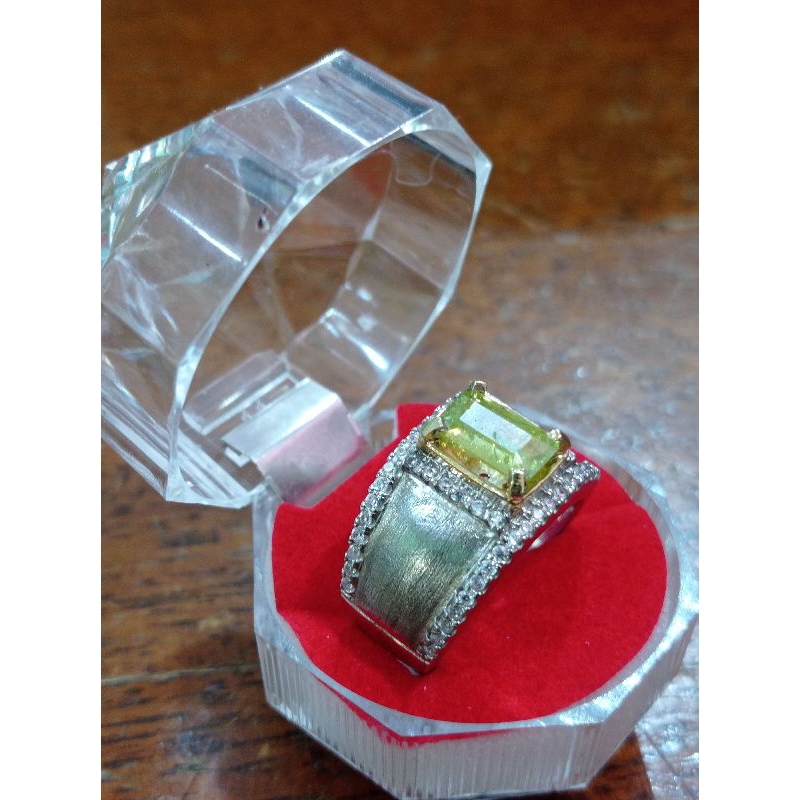 Natural Sphene
