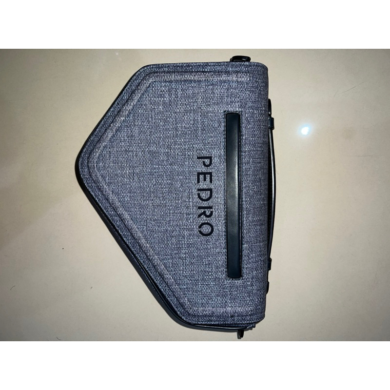 PEDRO TRIANGLE SLING BAG MEN