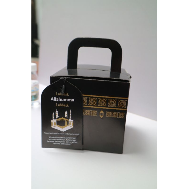 

Dus Box Ka'bah Oleh oleh Haji dan Umroh Free Hangtag isi 50dus
