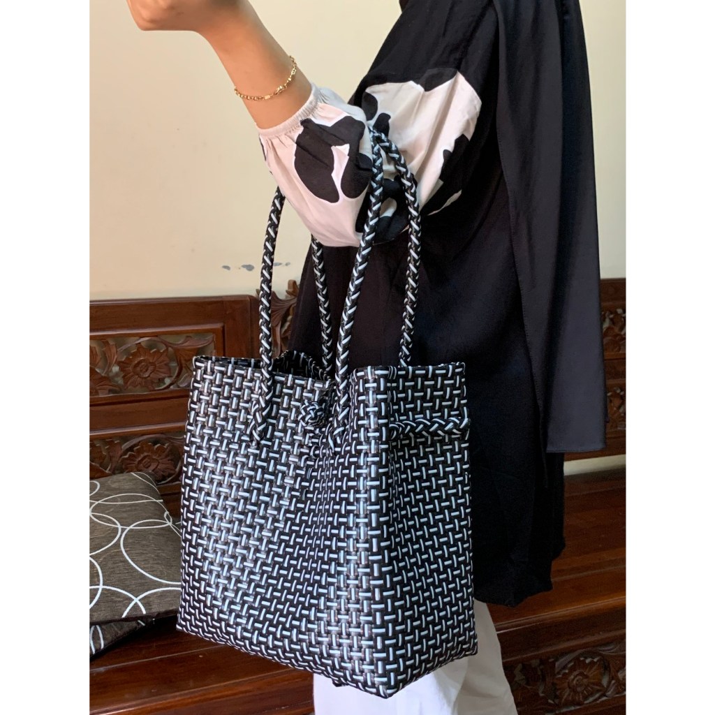 Tas Jali Anyaman Plastik Hampers Wanita Berkancing Tas Belanja Rajut Berkualitas