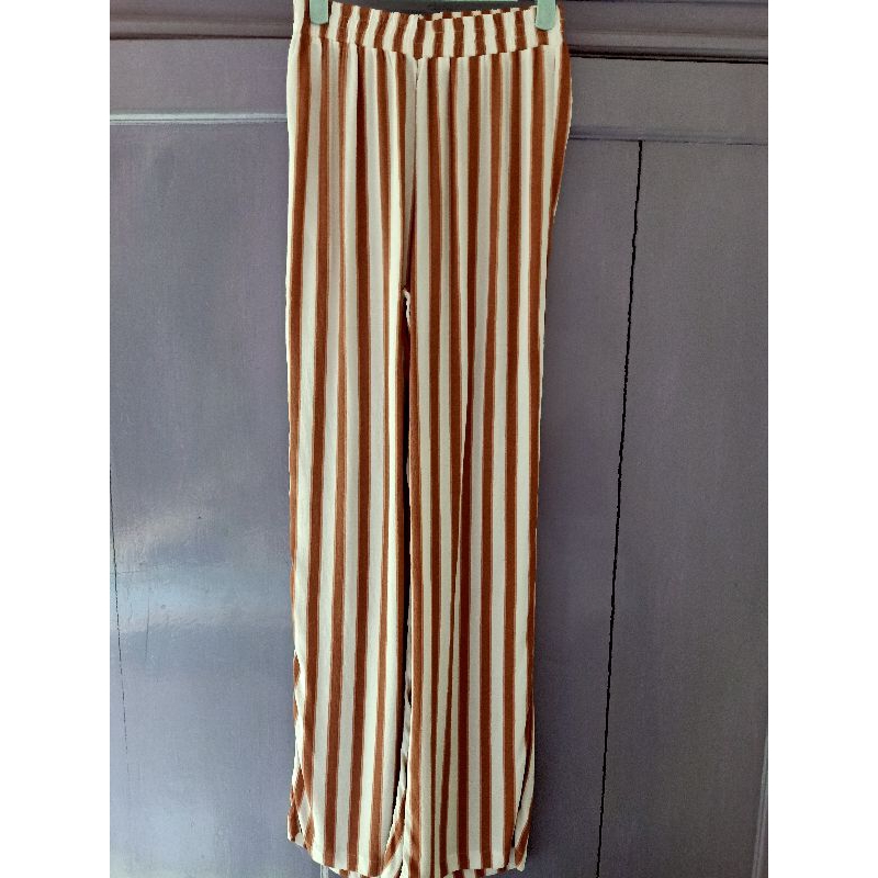 PRELOVED CELANA GARIS