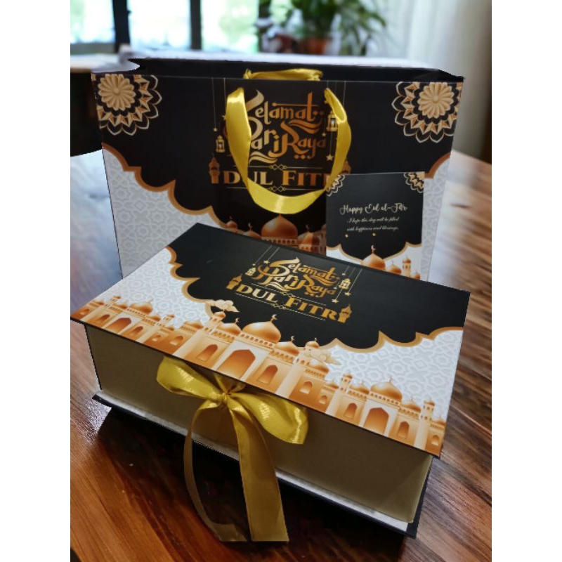 

Custom Box | Box Idul Fitri Hampers | Box Lebaran 25x8x15 3 toples 350gram