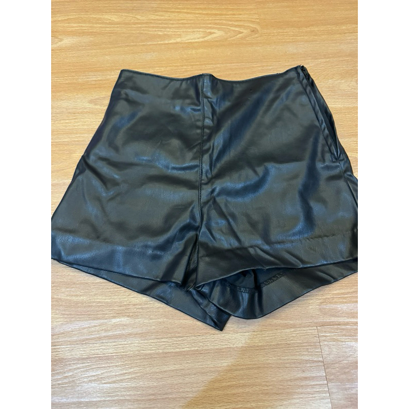 celana pendek bahan kulit H&M