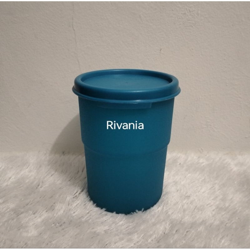 Gelas dan tutup Tupperware