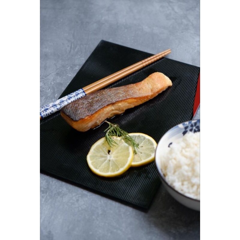 

Salmon Fillet/Salmon Segar Fresh Whole Import Norwegia Norway Sashimi Grade Seabiru