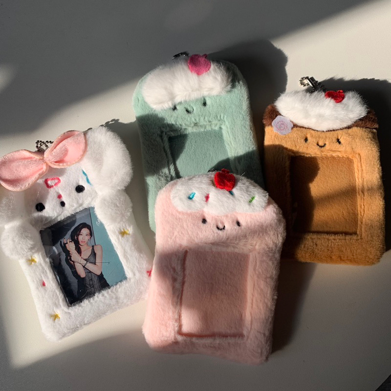 

[HARU] Character Fluffy Photocard Holder Gantungan Furry Cardholder Lucu Kartu Mahasiswa