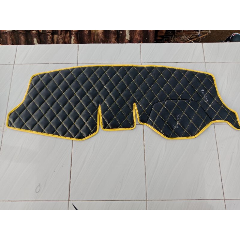 cover alas dashboard mobil agya+ayla 2023 lis pinggir kuning