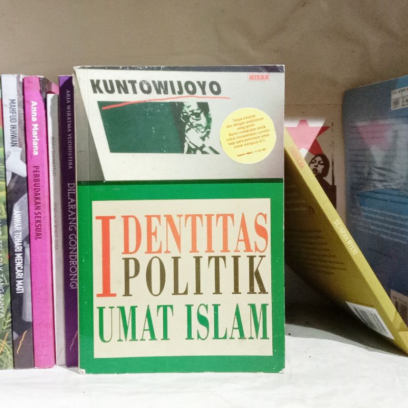 Kuntowijoyo Dinamika Sejarah Umat Islam Indonesia / Identitas Politik Umat Islam / Hampir Sebuah Sub