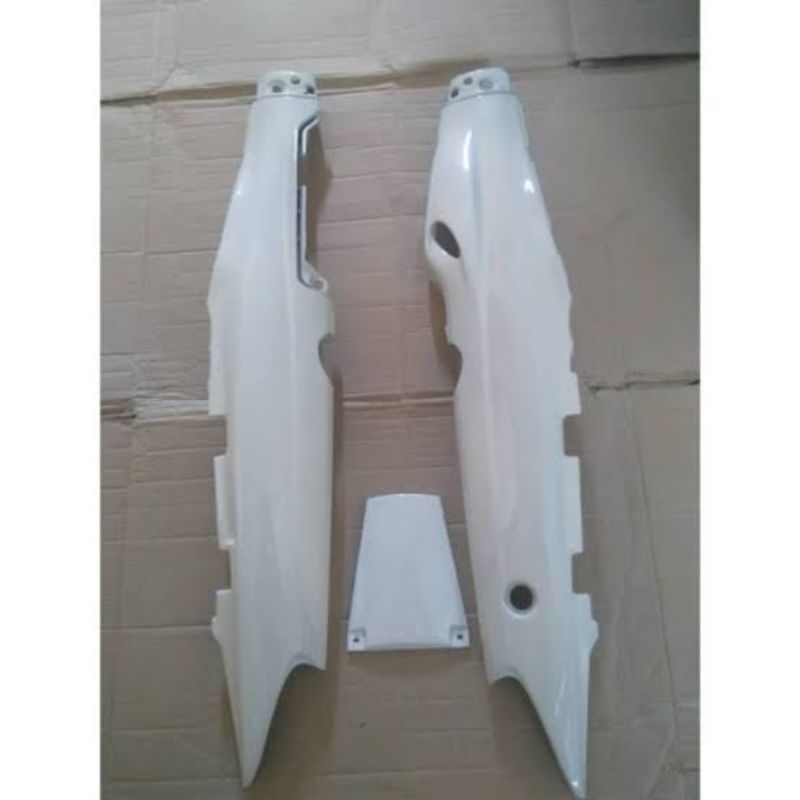 body belakang fiz r vega lama putih body samping fiz r vega lama putih