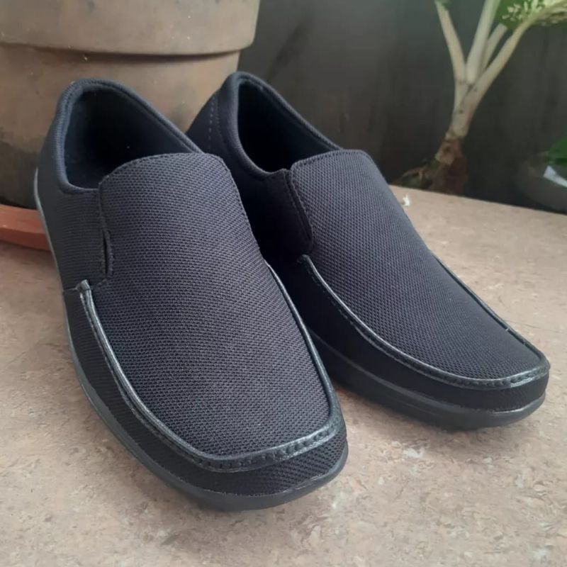 SEPATU CASUAL PRIA KICKERS SLIP ON MULLES/ SEPATU CASUAL HITAM/ SEPATU CASUAL KERJA PRIA SEPATU CASU