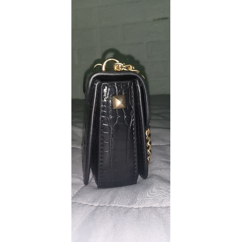 charles and keith croco black