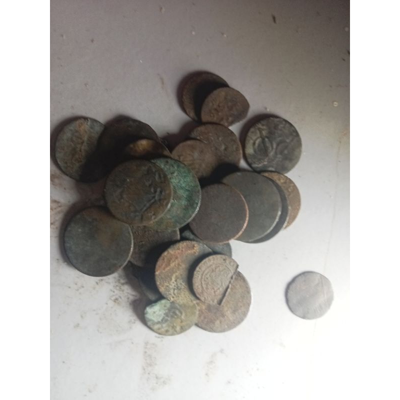 25 keping koin penjajahan Belanda rusak berat