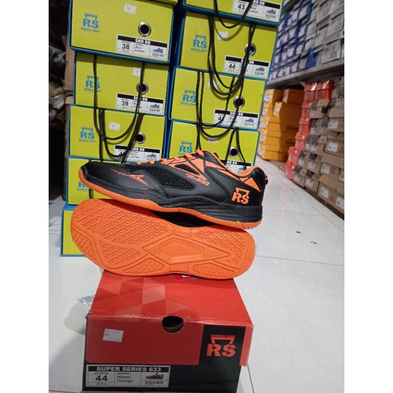 sepatu badminton RS super series 636