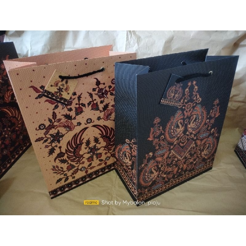 

Tas Kado / Paper Bag :C (BATIK DOF) / BUKET / HIGH QUALITY