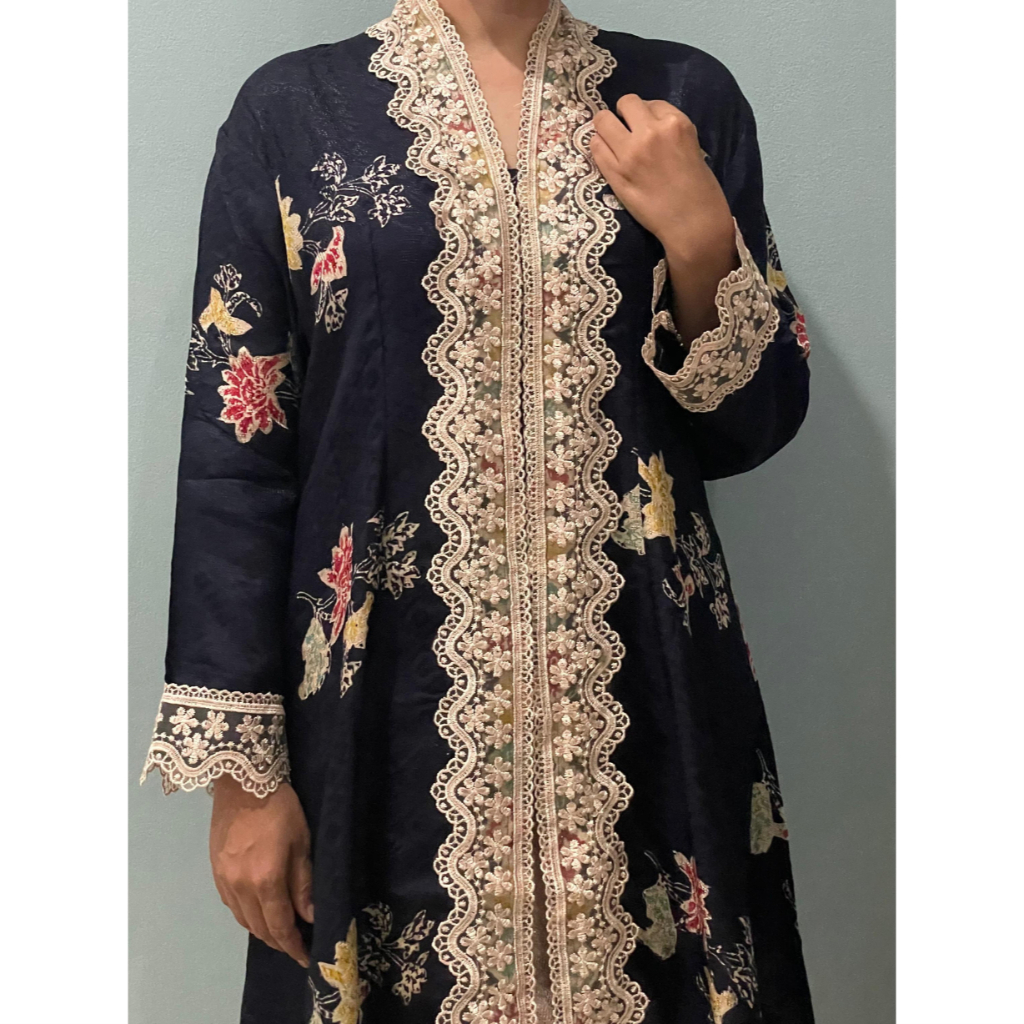 Outer Set Batik Viscose Kebaya Modern Renda