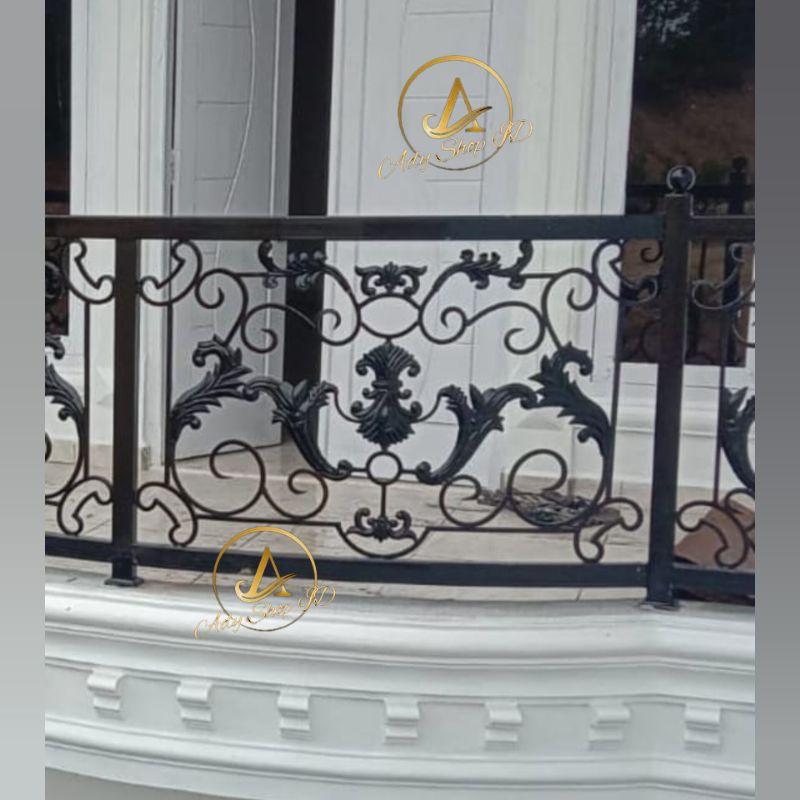 ornamen klasik tengah Dau klasik aksesoris hiasan pagar balkon tralis besi ukuran 8x17cm dua muka ba