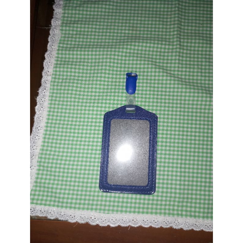

Tempat ID Card Name tag holder kulit imitasi plus jepitan penjepit kerang biru
