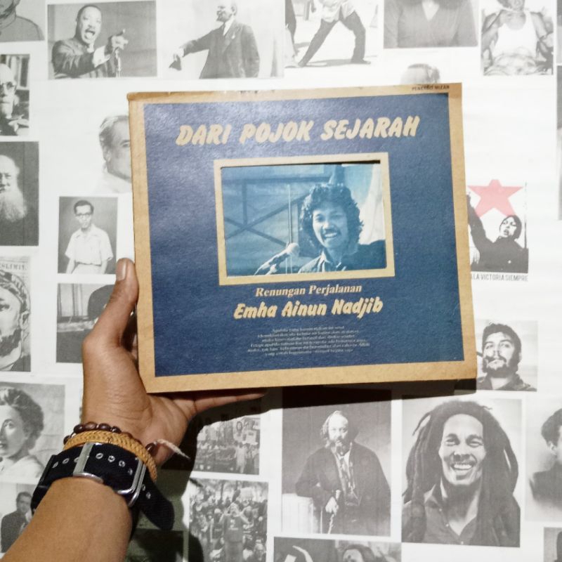 Emha Ainun Nadjib Tidak. Jibril Tidak Pensiun / Mati Ketawa Cara Refotnasi / Secangkir Kopi Jon Paki