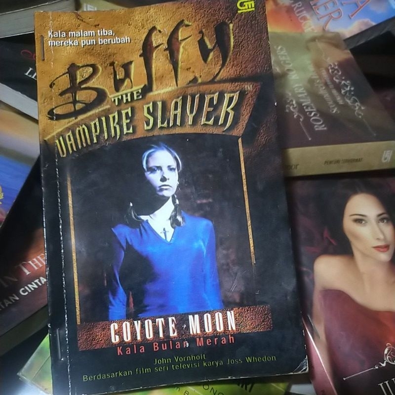 novel kala bulan merah Buffy the vampire slayer terjemahan harlequin preloved bekas murah dastan
