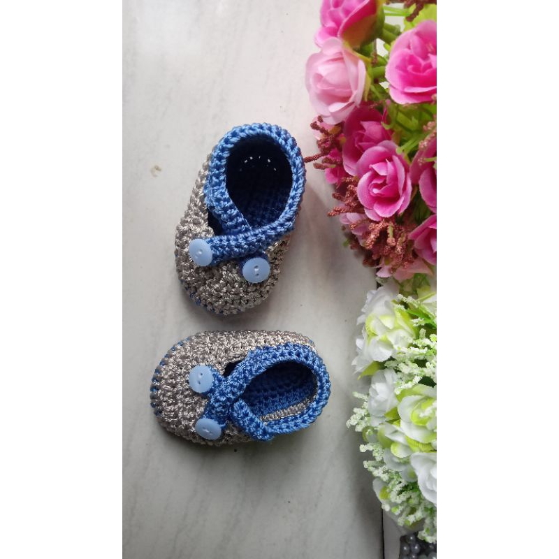 sepatu bayi rajut cowok silang