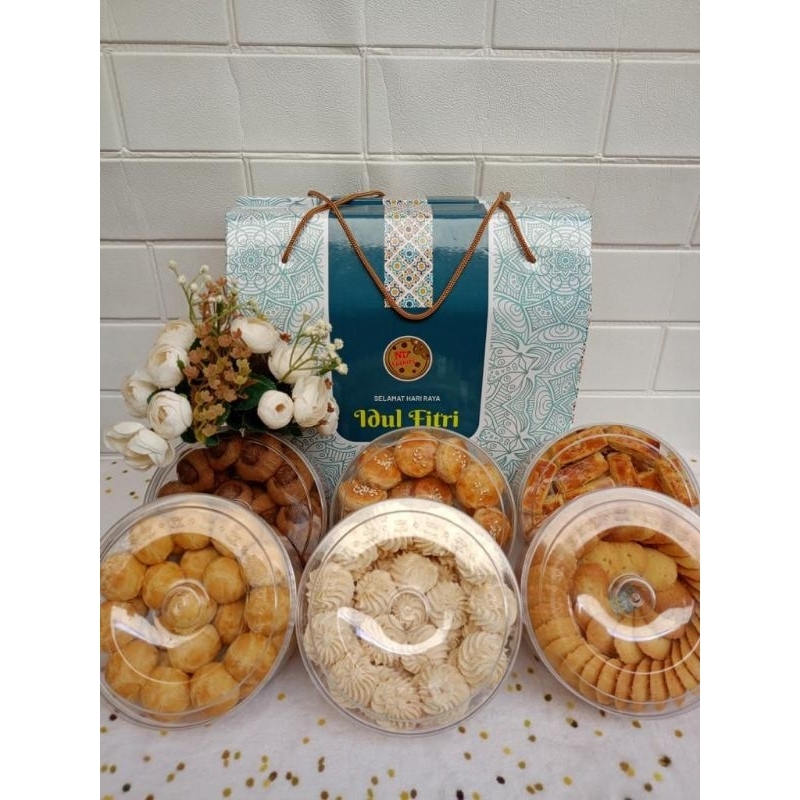 

PAKET KUE KERING/KUE LEBARAN/HAMPERS LEBARAN/BINGKISAN HARI RAYA