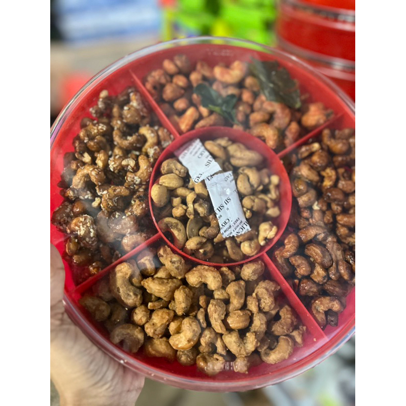 

kacang mede 5rasa 1toples 5sekat